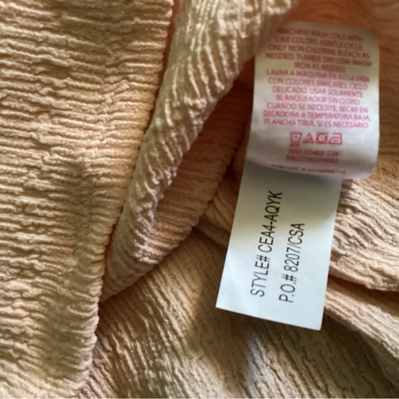 No Boundaries Juniors Pucker Knit Keyhole Top Size Small - Picture 7 of 10